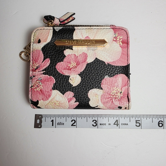 Steve Madden Pink Floral Women's Wallet - Picture 9 of 11